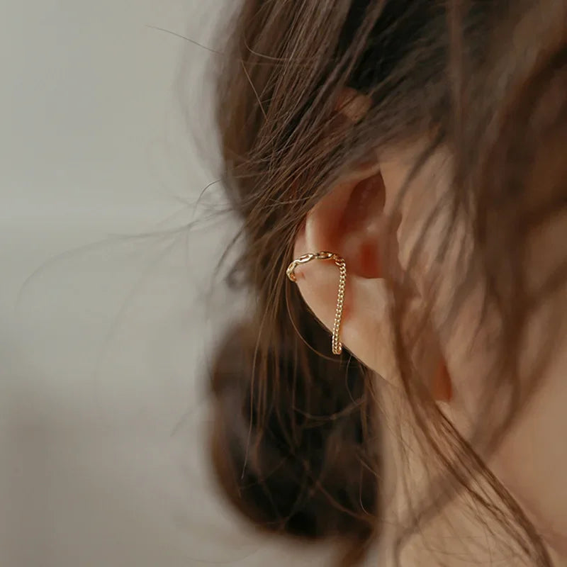 Pendiente Ear Cuff con Cadena